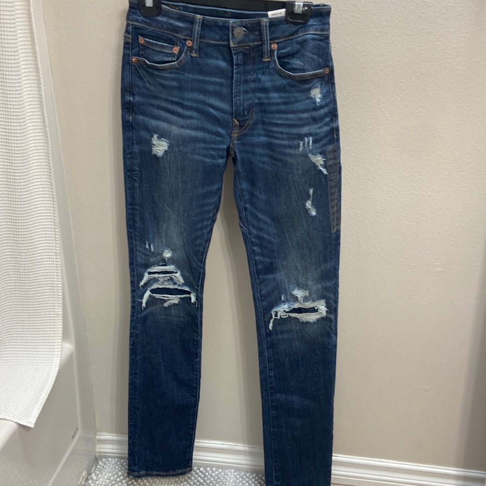 NWT Men’s Airflex 360 Destroyed Dark Wash Move-Free Slim Jeans. Size 29 x 34.
